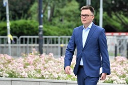 PKW odrzuciła sprawozdania Hołowni, Jakubiaka i Piotrowskiego