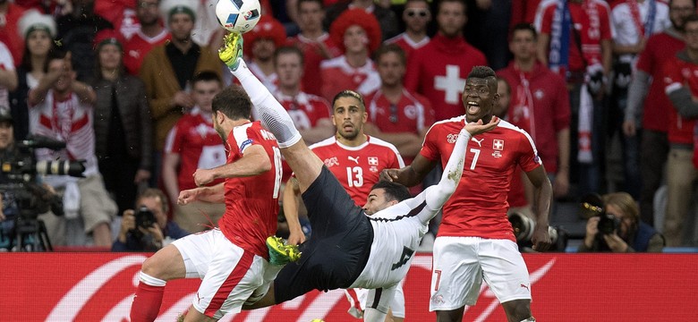 Szwajcarzy remisem z Francją "przyklepali" awans do 1/8 finału Euro 2016. WIDEO