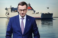 Prom ze stoczni w Szczecinie, odpływa w dale. Smutny premier Morawiecki