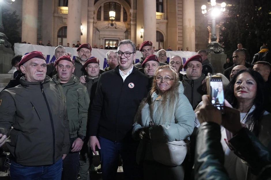 Predsednik Srbije Aleksandar Vučić ispred Skupštine Srbije