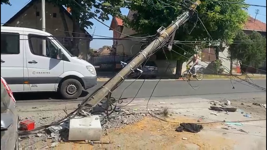 Devojčica se zakucala automobilom u banderu