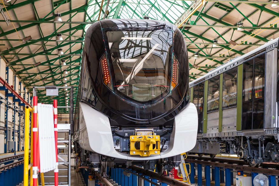 Metro w Rijadzie będzie składać się z 6 linii. Niebieskiej (najwięcej stacji - 26), zielonej, czerwonej (najdłuższej - 40,7 km), pomarańczowej (tylko 9 stacji), żółtej (najkrótszej - 12,9 km), fioletowej. 