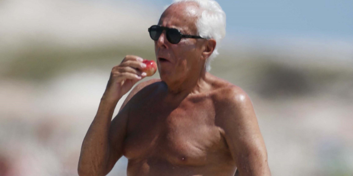 Giorgio Armani na plaży