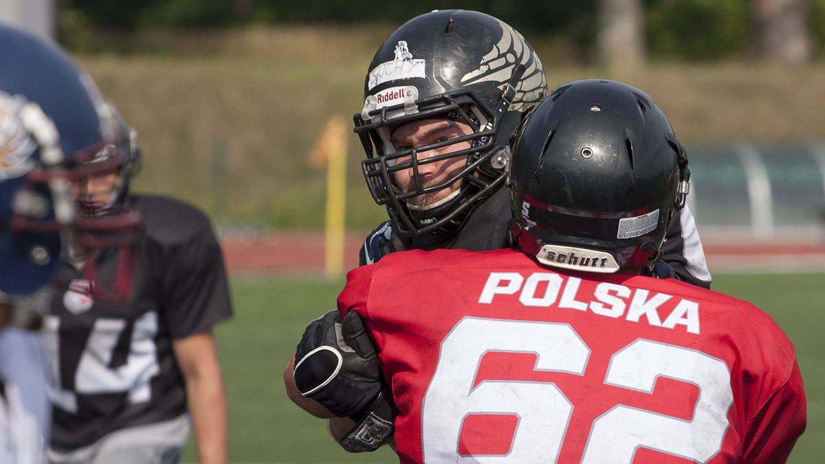 Po zakończeniu zgrupowania w Cetniewie sztab szkoleniowy reprezentacji Polski spędził kilka dni na analizie kilkudziesięciu godzin materiałów video. Miało to pomóc w podjęciu ostatnich decyzji personalnych dotyczących składu reprezentacji na mecz z Belgią, który odbędzie się 12 września w Gdyni. Równocześnie szkoleniowcy uzyskali dostęp do nagrania towarzyskiej potyczki Belgów ze Słowakami, co pomoże jeszcze lepiej przygotować Biało-Czerwonych do konfrontacji z Belgium Barbarians.