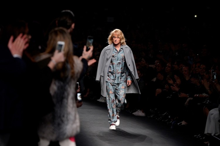 Owen Wilson na pokazie nowej kolekcji Valentino w Paryżu
