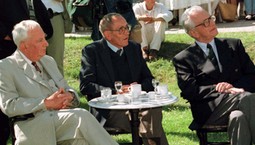 Córka Tadeusza Konwickiego przerwała milczenie. "O Wajdzie pełno, o ojcu cisza"