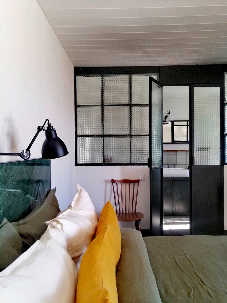 Das Hotel verfügt über zwei Schlafzimmer und drei kleine Suiten.