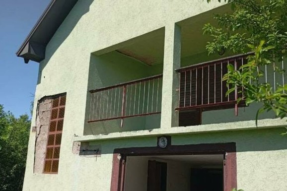 Kuća od 63 kvadrata i ogroman plac za 32.000 evra! Ima i garažu:  Idealna za beg iz grada (FOTO)