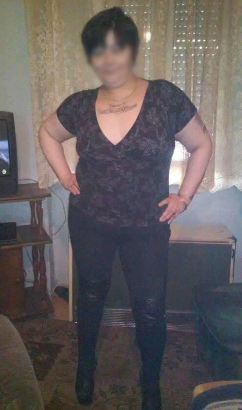 MAJKA-MAKRO PODVODILA ĆERKU ZA 50 EVRA Njene objave po društvenim mrežama IZAZIVAJU JEZU