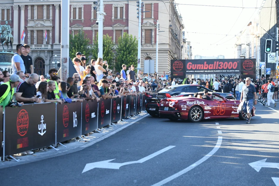 "Gumball 3000" osnovan je 1999, sa vizijom da kombinuje automobile, muziku, modu i popularnu kulturu