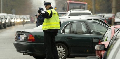 Cofając w pobliżu cmentarza, nie zauważył 80-latki. Potrącił kobietę, która szła po chodniku