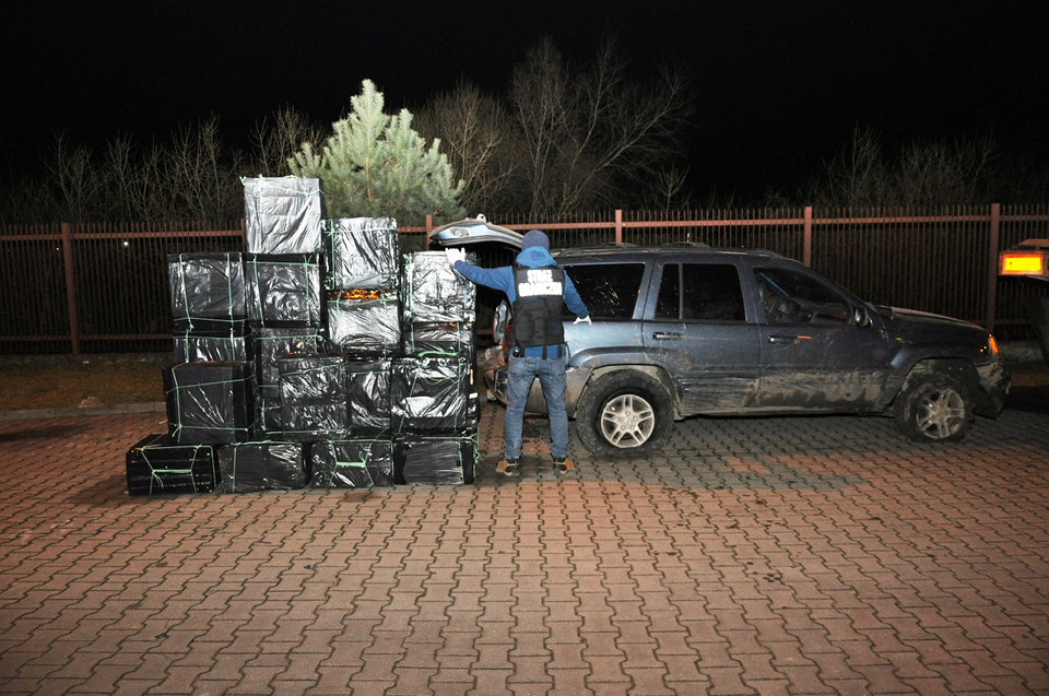 Lubelskie: Rozbito grupę handlująca alkoholem i papierosami z przemytu