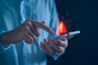 Oszuści znów czyhają na Twoje pieniądze. Uważaj na fałszywe SMS-y