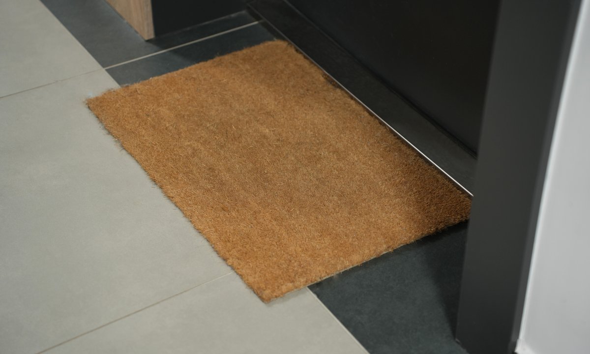 Folia bąbelkowa jako system ostrzegania. Prosty sposób na ochronę domu