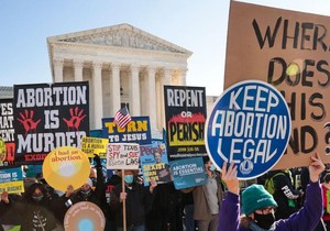 Demonstranti za i protiv abortusa protestovali su 2021. godine pred Vrhovnim sudom u Vašingtonu | Foto: Getty Images