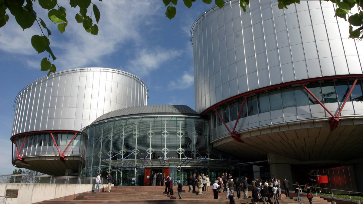 Trybunał Praw Człowieka w Strasburgu orzekł, że muzykowi i kierownikowi chóru zwolnionemu z pracy przez Kościół katolicki przysługuje odszkodowanie z puli państwa.