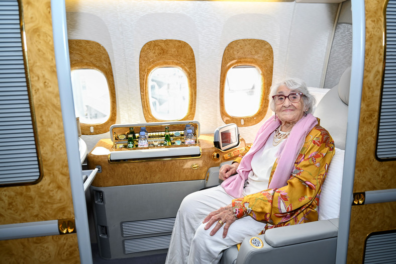 Emirates powitało 101-letnią podróżniczkę