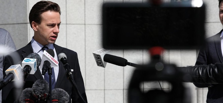 Bosak zaczynał studia na trzech kierunkach, żadnego nie skończył. "Strata czasu..."