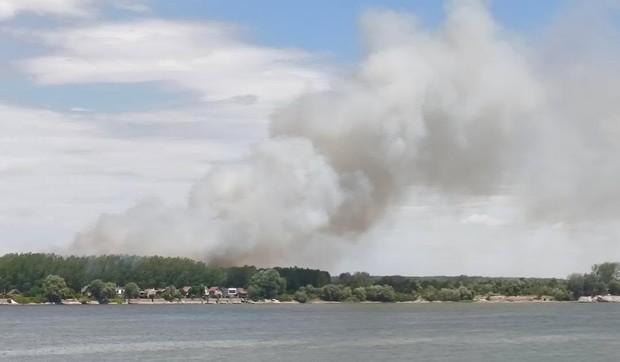 Požar preko puta Zemunskog keja