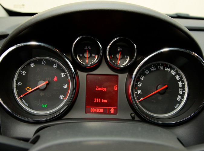 Do redakcji trafiła biała rakieta Opla z turbodoładowanym benzynowym silnikiem 1.4. Oto jak wygląda 140 KM z Gliwic w akcji...