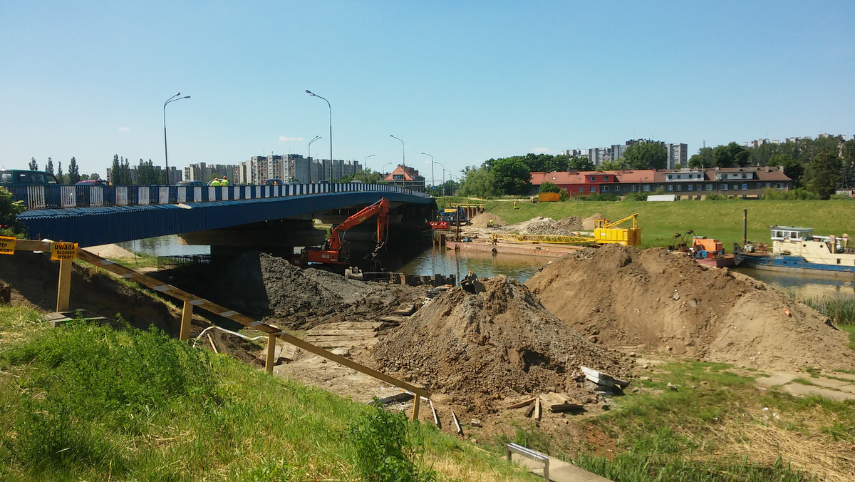 Trwa pierwszy etap budowy mostu na ul. Niemodlińskiej. Jak wyglądają prace na jednym z ważniejszych mostów w Opolu? Zapytaliśmy wiceprezydenta Mirosława Pietruchę.