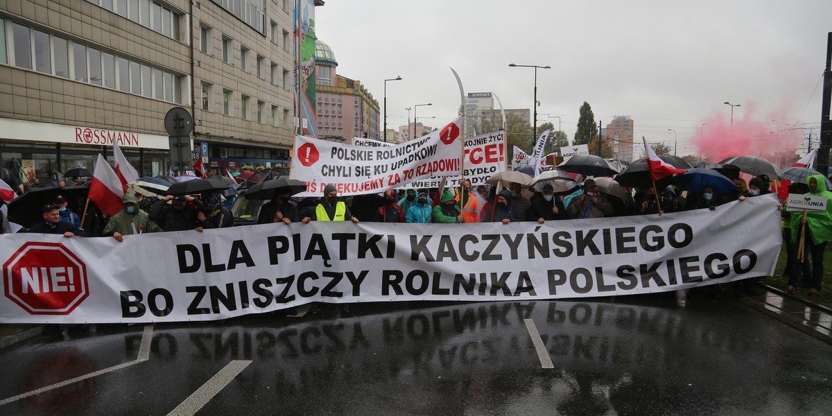 Protest rolników w Warszawie. Zablokowali kluczową trasę