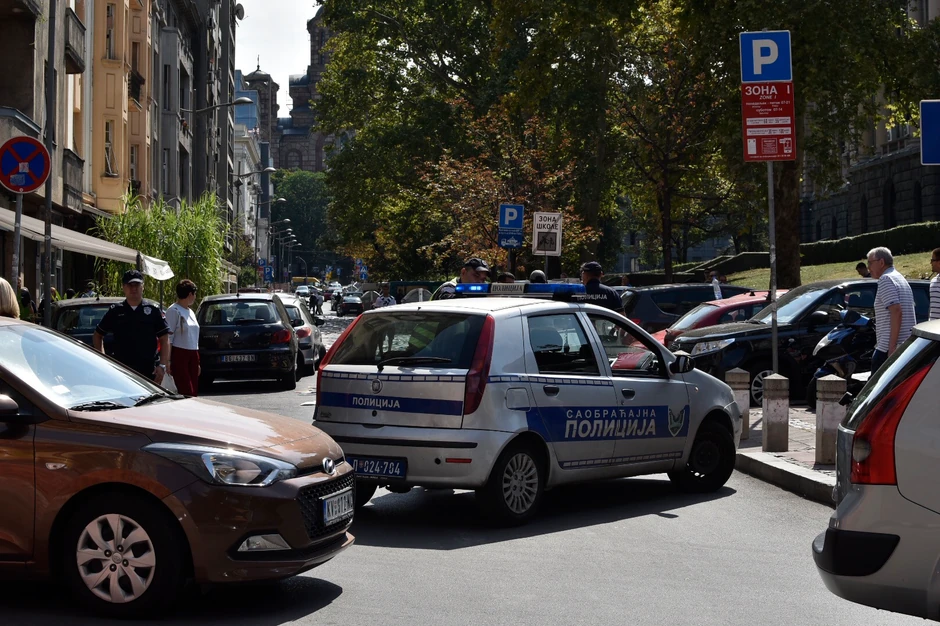 Policija reguliše saobraćaj