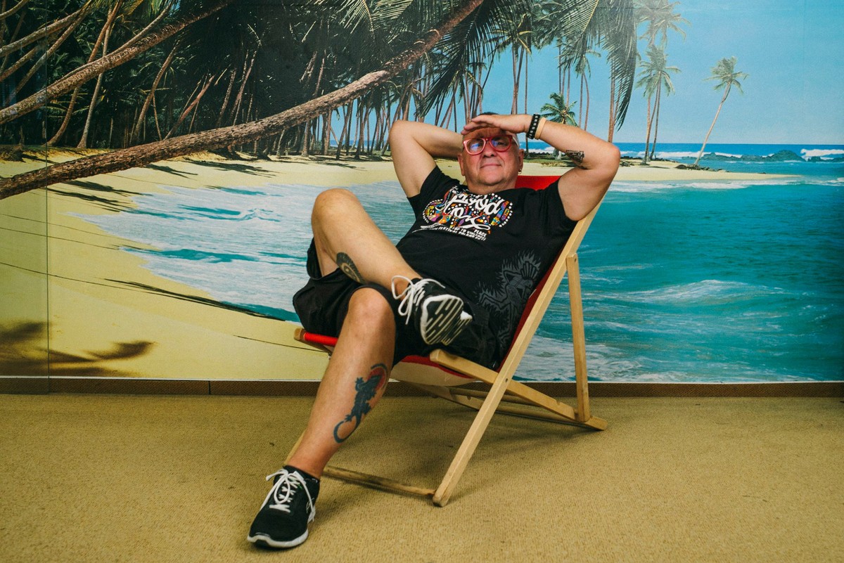 Jerzy Owsiak – działacz charytatywny i społeczny, dziennikarz. Twórca Wielkiej Orkiestry Świątecznej Pomocy, organizator festiwalu Przystanek Woodstock