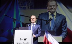 Tusk: Ojcem naszej niepodległości jest Piłsudski, ojcem naszej wolności - Wałęsa