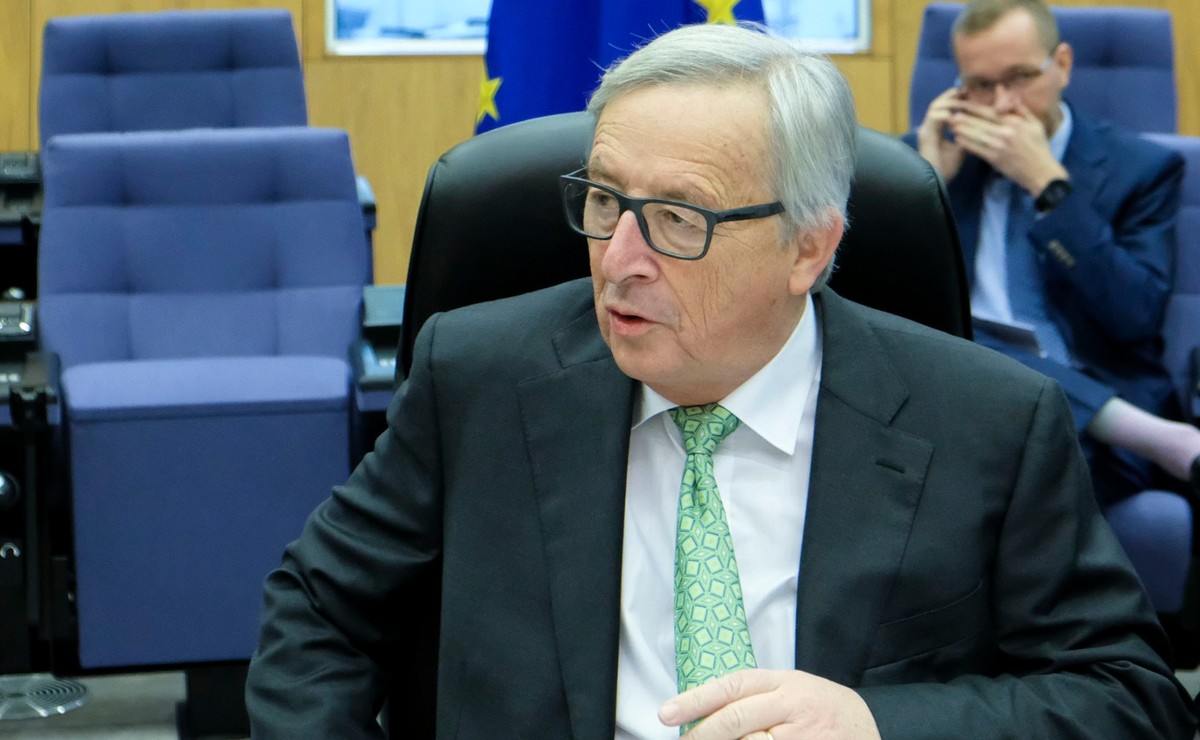Zgodnie z mechanizmem głównych kandydatów szefem KE w 2014 r. został wybrany sam Juncker i gdyby procedura ta się utrzymała, to Barnier, chcąc objąć schedę po Junckerze, musiałby zostać wskazany jako kandydat przez Europejską Partię Ludową jeszcze przed eurowyborami w 2019 r.