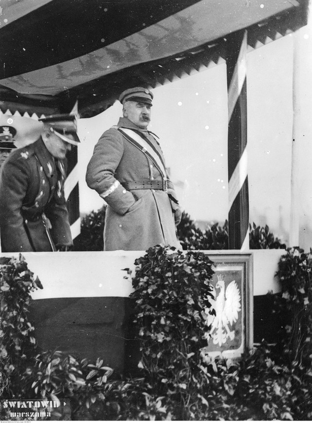 Marszałek Piłsudski dekretem powołał Archiwum Wojskowe obecnie znane jako Archiwum Akt Nowych