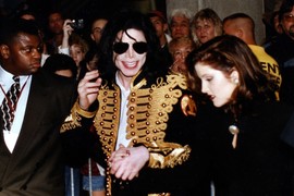 Prisila Prisli pitala ćerku da li je BILA INTIMNA SA MAJKLOM DŽEKSONOM! "I njenom POKOJNOM OCU je laknulo kada su se razveli", otkrila sablasne detalje o kontroverznom pevaču kog nikako nije želela za zeta