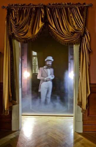 Hologramy uczą historii pałacu