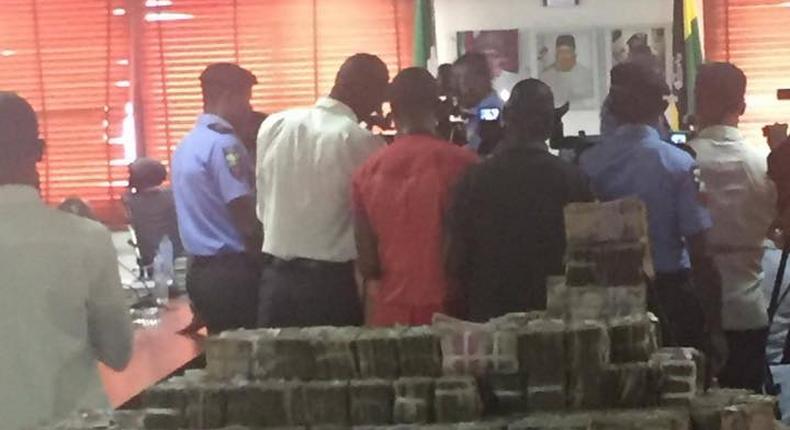 Police panel displays N100 million cash as evidence against Govenor Nyesom Wike on February 7, 2017.