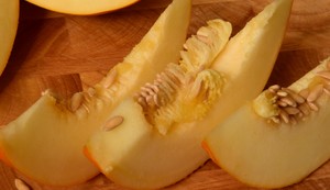 Dinja ne samo da pomaže u održavanju pravilne hidratacije, već pruža i vredne vitamine i minerale 