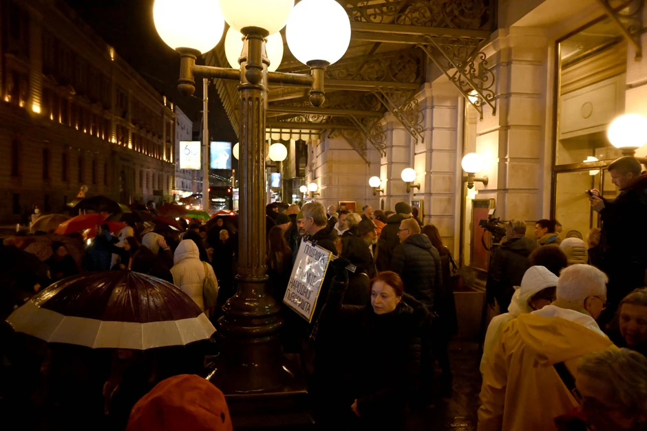 Protest ispred Narodnog pozorišta