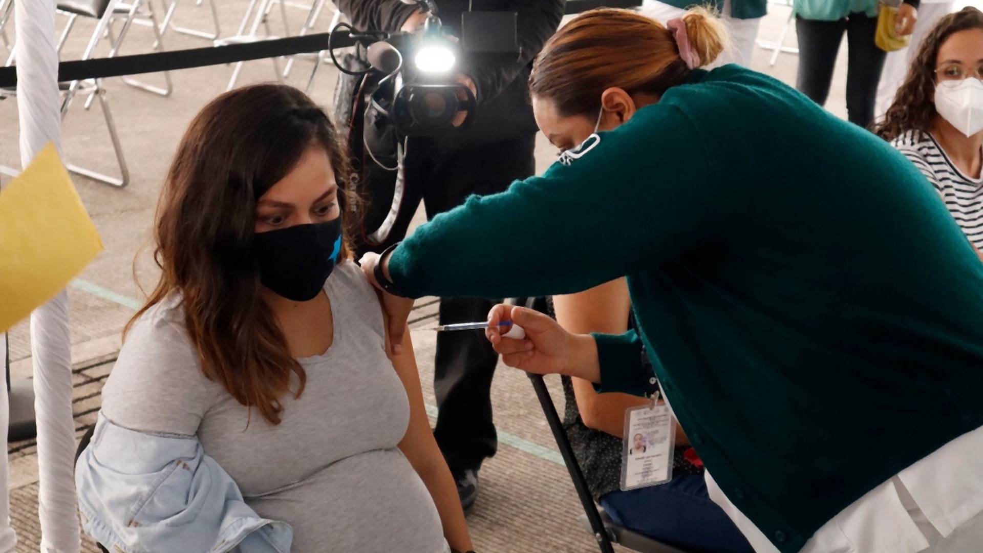 Jovana je u osmom mesecu trudnoće i na četiri punkta su odbili da joj daju vakcinu protiv korone