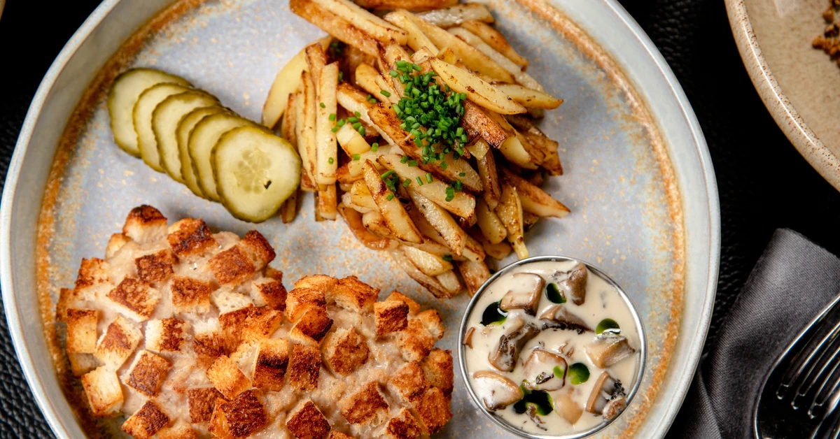 Pyszny obiad na sobotę. Podajemy przepis, Ty gotujesz. Uwielbiany w PRL sznycel ministerski