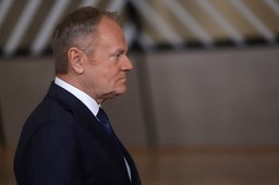 tusk ostro przed szczytem w brukseli: albo pieniądze dzisiaj, albo kre