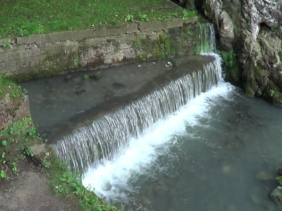 U istom danu, posle presušenja, nivo vode u vrelu se opet podigao