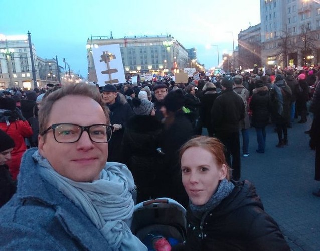 Maciej Stuhr z żoną Katarzyną na Strajku Kobiet