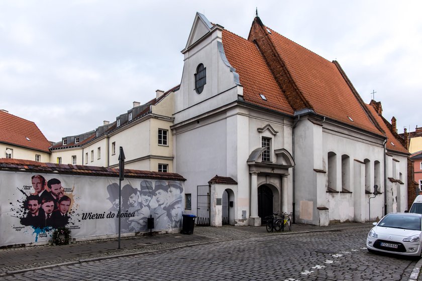 Salezjanie mieli już dość krnąbrnego księdza. Załatwili mu eksmisję