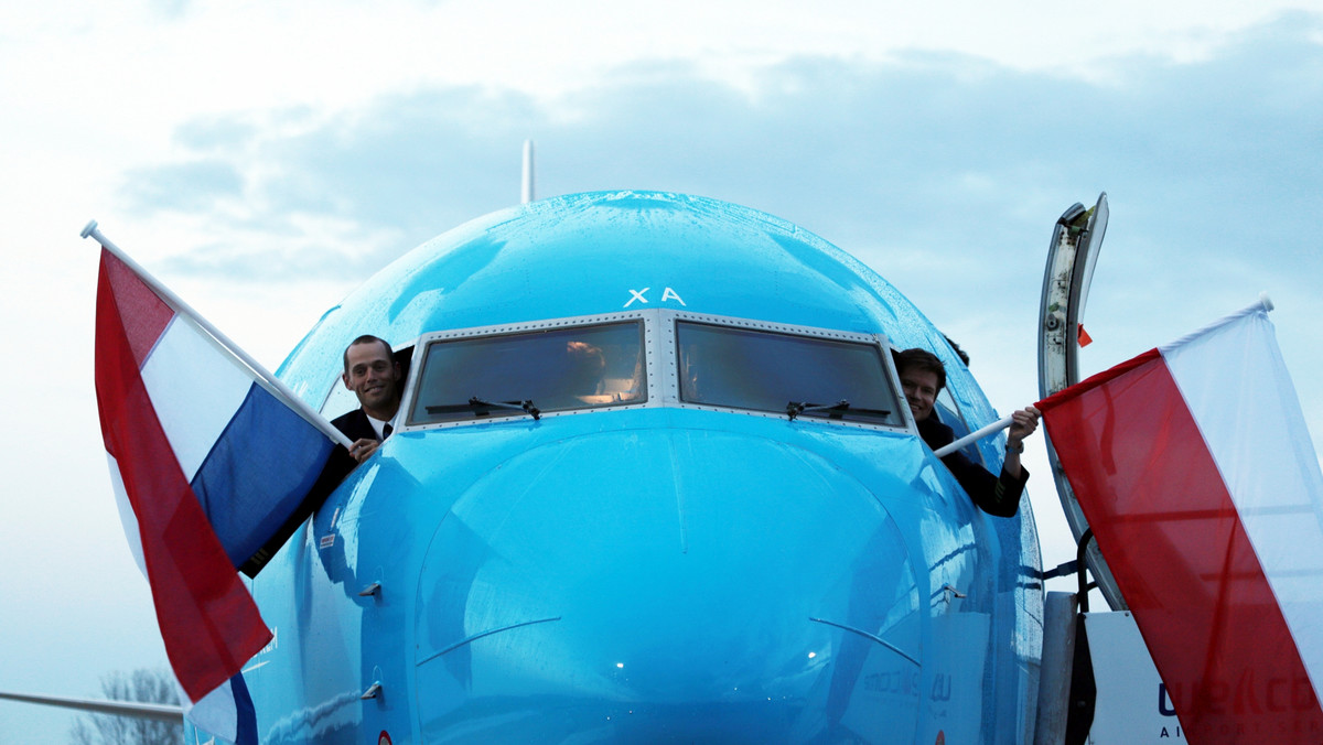 Od sezonu zimowego 2018/2019 (start 29 października b.r.) z Krakowa do Amsterdamu można polecieć – Boeingiem B373-700 KLM, który zabiera na pokład 142 pasażerów. Z tej okazji wczoraj na krakowskim lotnisku powitano go tradycyjnym salutem wodnym.