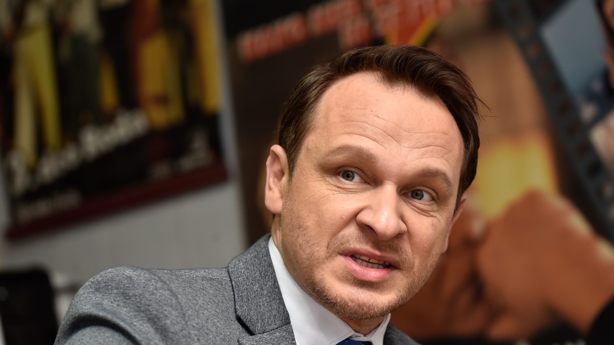 "Ubrajam se među najpoznatije komičare, A U ŽIVOTU NISAM SNIMIO KOMEDIJU" Enis Bešlagić iskreno o karijeri: "Nemam nekih ponuda"