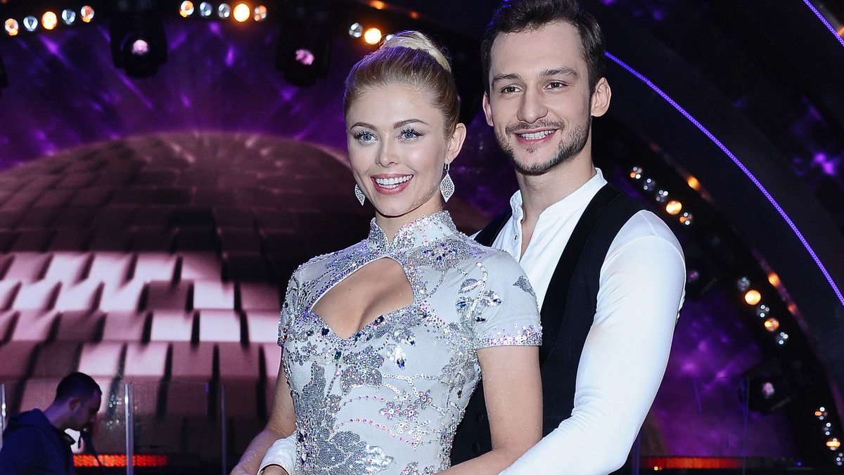 Joanna Opozda i Kamil Kuroczko poznali się na planie programu "Taniec z gwiazdami". Jak się okazuje, taneczne show Polsatu połączyło ich nie tylko na parkiecie. Zgodnie z doniesieniami mediów, aktorka serialu "Pierwsza Miłość" i tancerz są razem.