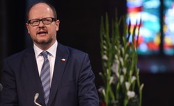 Tajemnicze rabaty i prezenty od pradziadków. Tygodnik "wSieci" o majątku Pawła Adamowicza