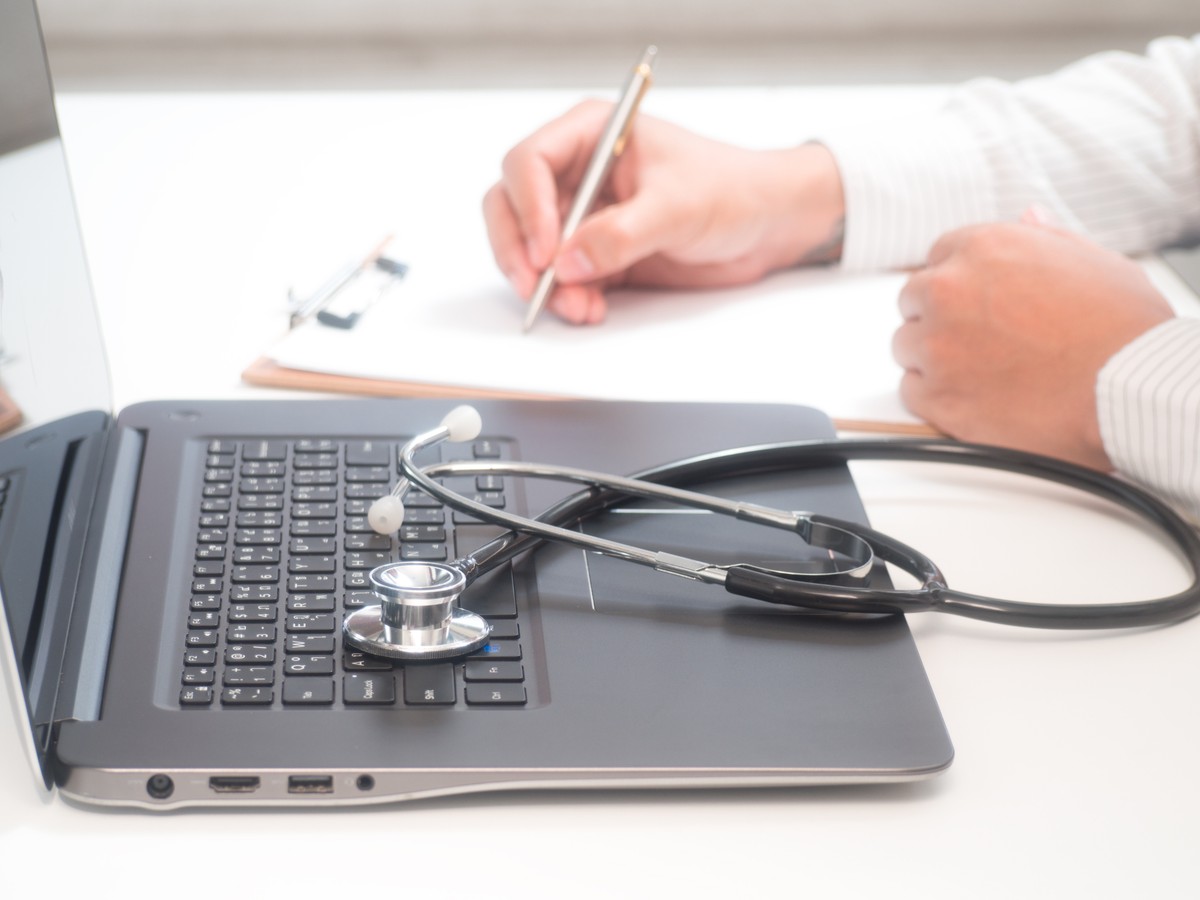 Wzrost zwolnień lekarskich z kodem "C". Dane ZUS biją na alarm