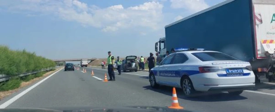 Saobraćajna nesreća na autoputu: Poginuo policajac