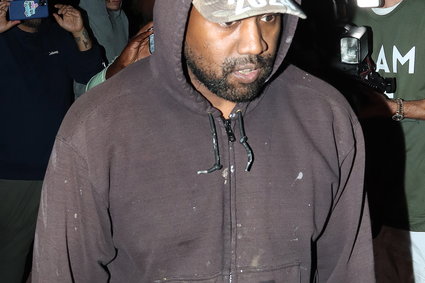 Kanye West wyprzedaje bluzy Balenciaga, Adidas i Gap za 20 dol. Wszystkie te firmy zerwały z nim współpracę