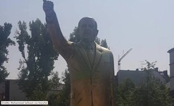 Niemcy: Złoty pomnik Erdogana usunięty. Powołano się na względy bezpieczeństwa